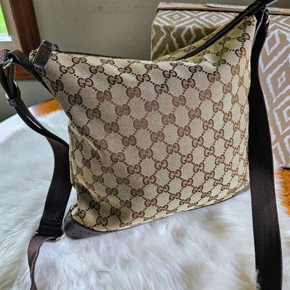 Gucci vintage perforated crossbody bag - Picture 5 of 15